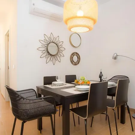 Appartamento Singularstays Marina Valenza